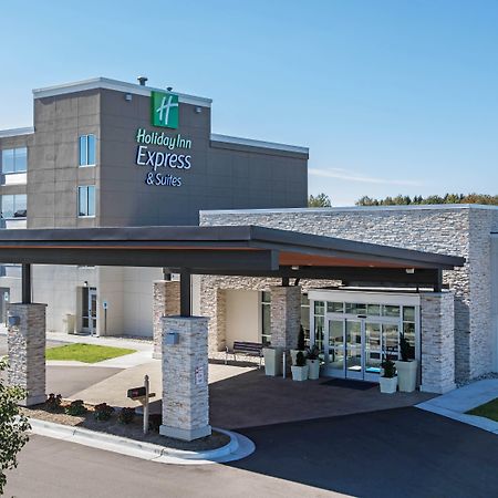 Holiday Inn Express & Suites Ludington By Ihg Exterior foto