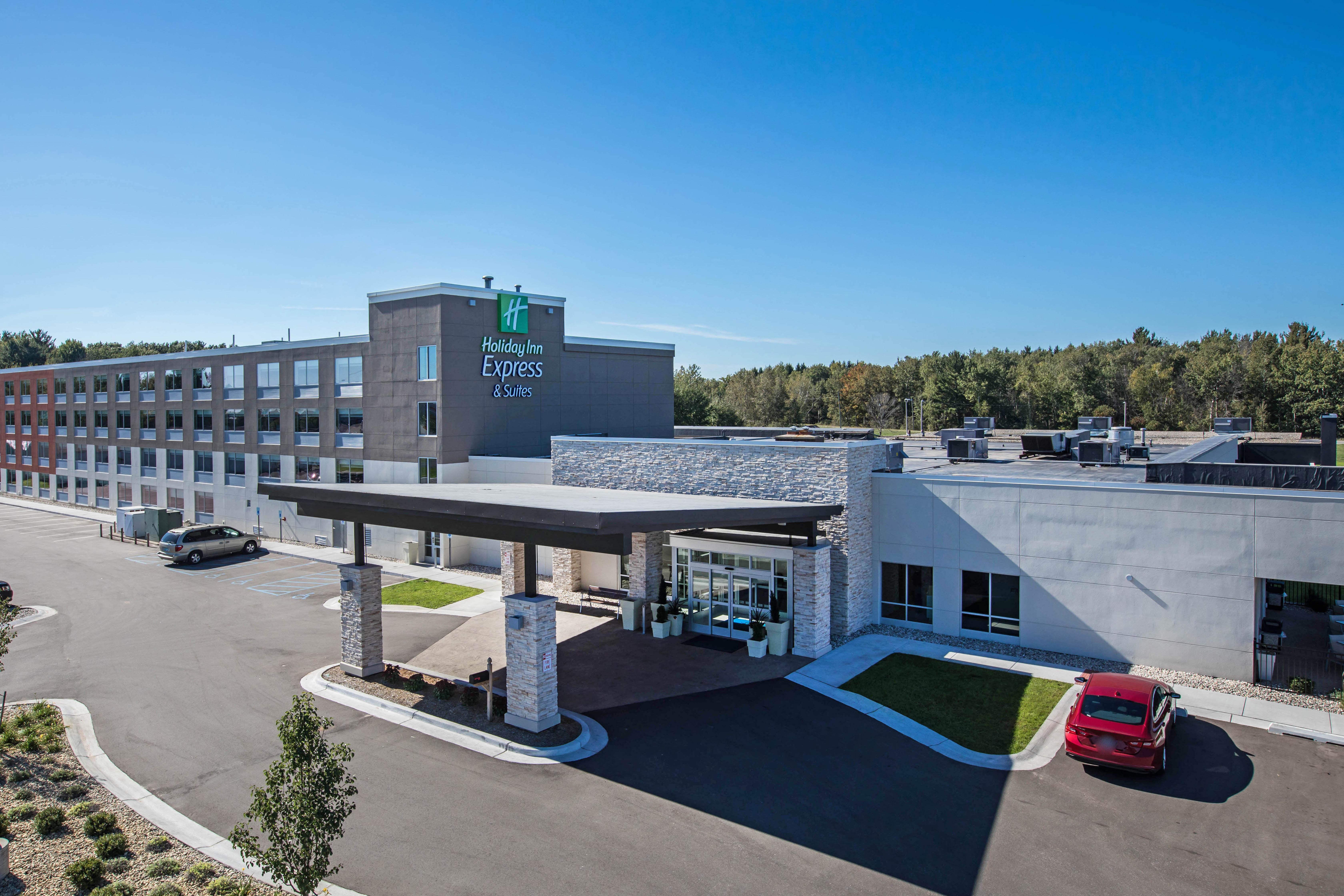 Holiday Inn Express & Suites Ludington By Ihg Exterior foto