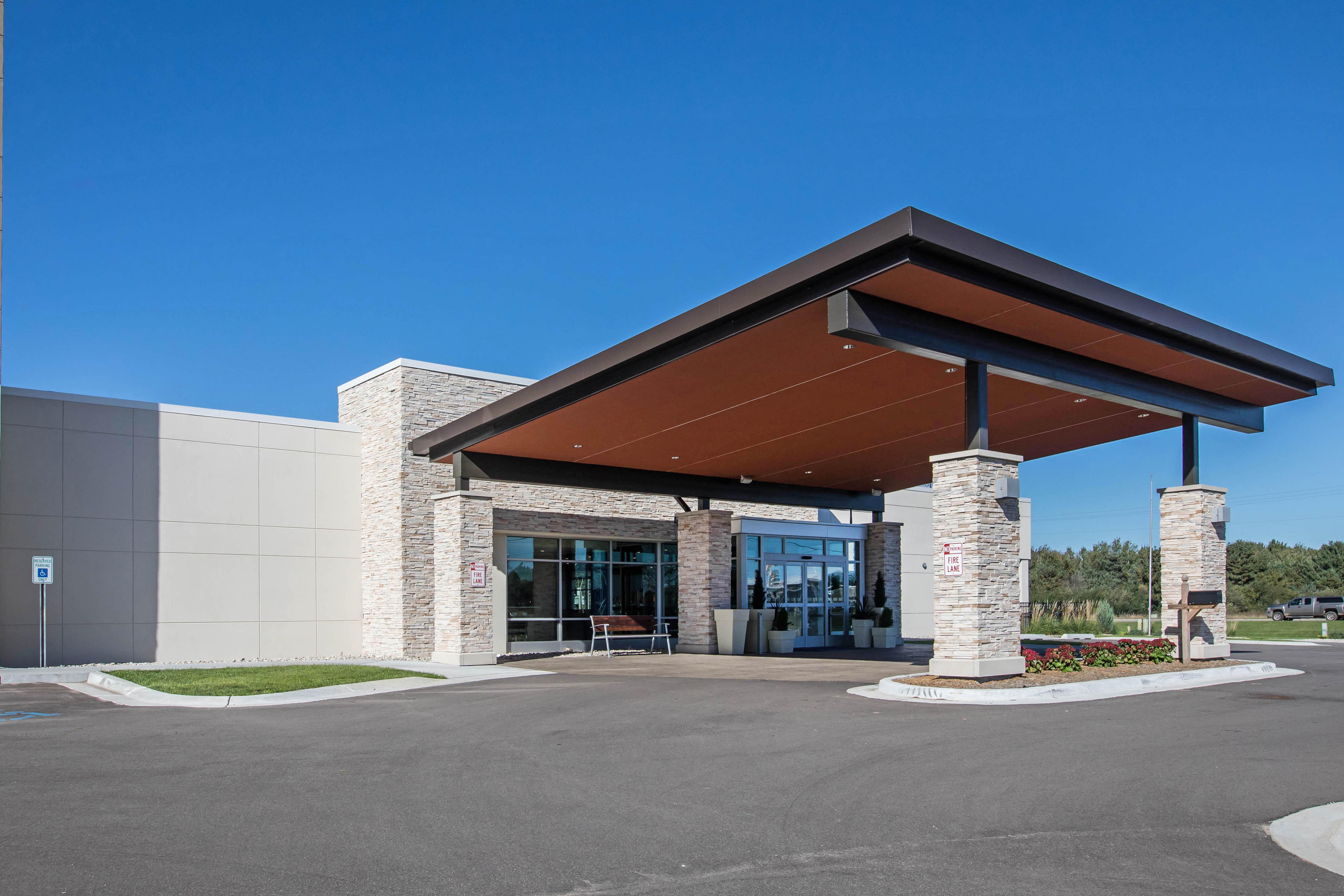 Holiday Inn Express & Suites Ludington By Ihg Exterior foto