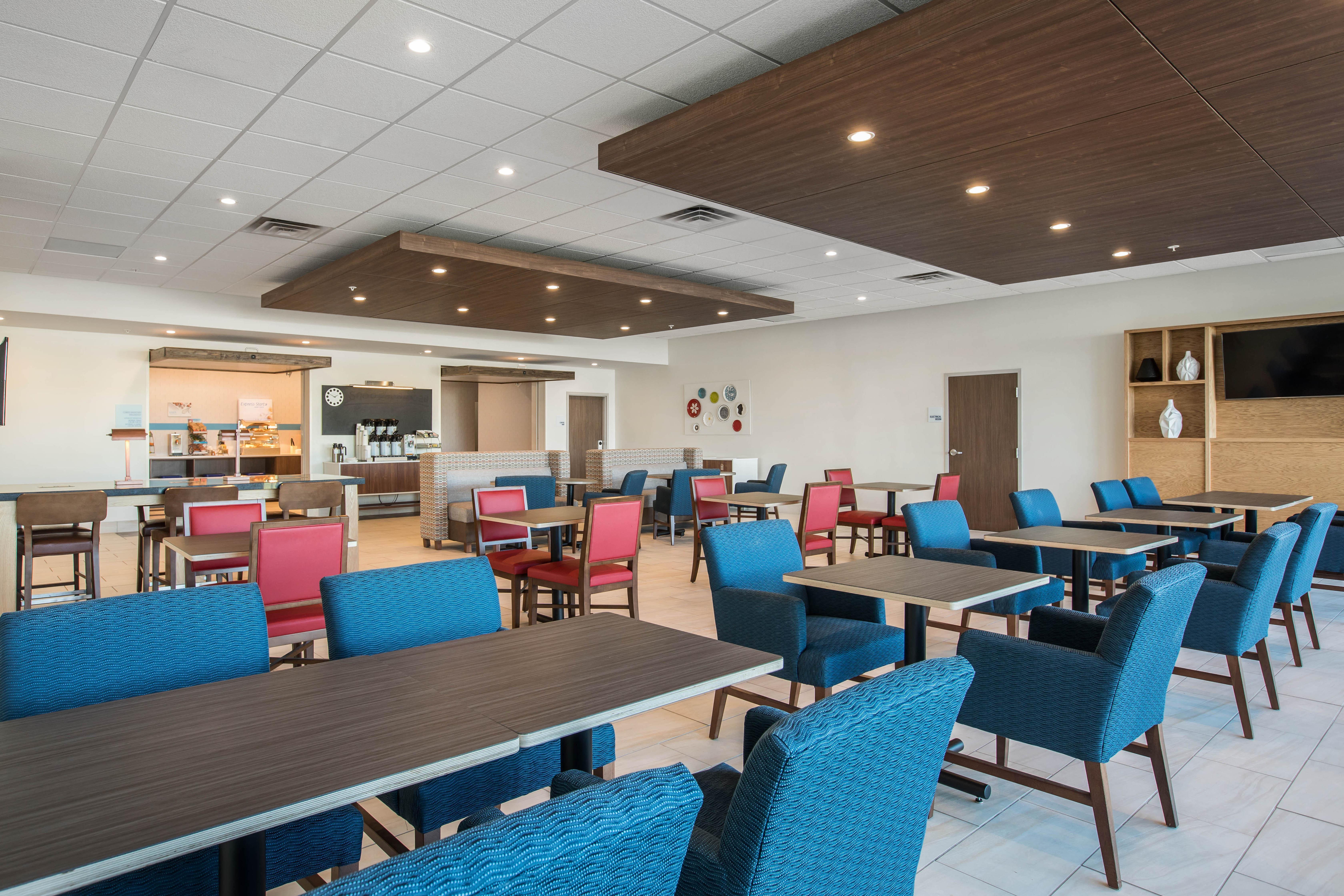 Holiday Inn Express & Suites Ludington By Ihg Exterior foto