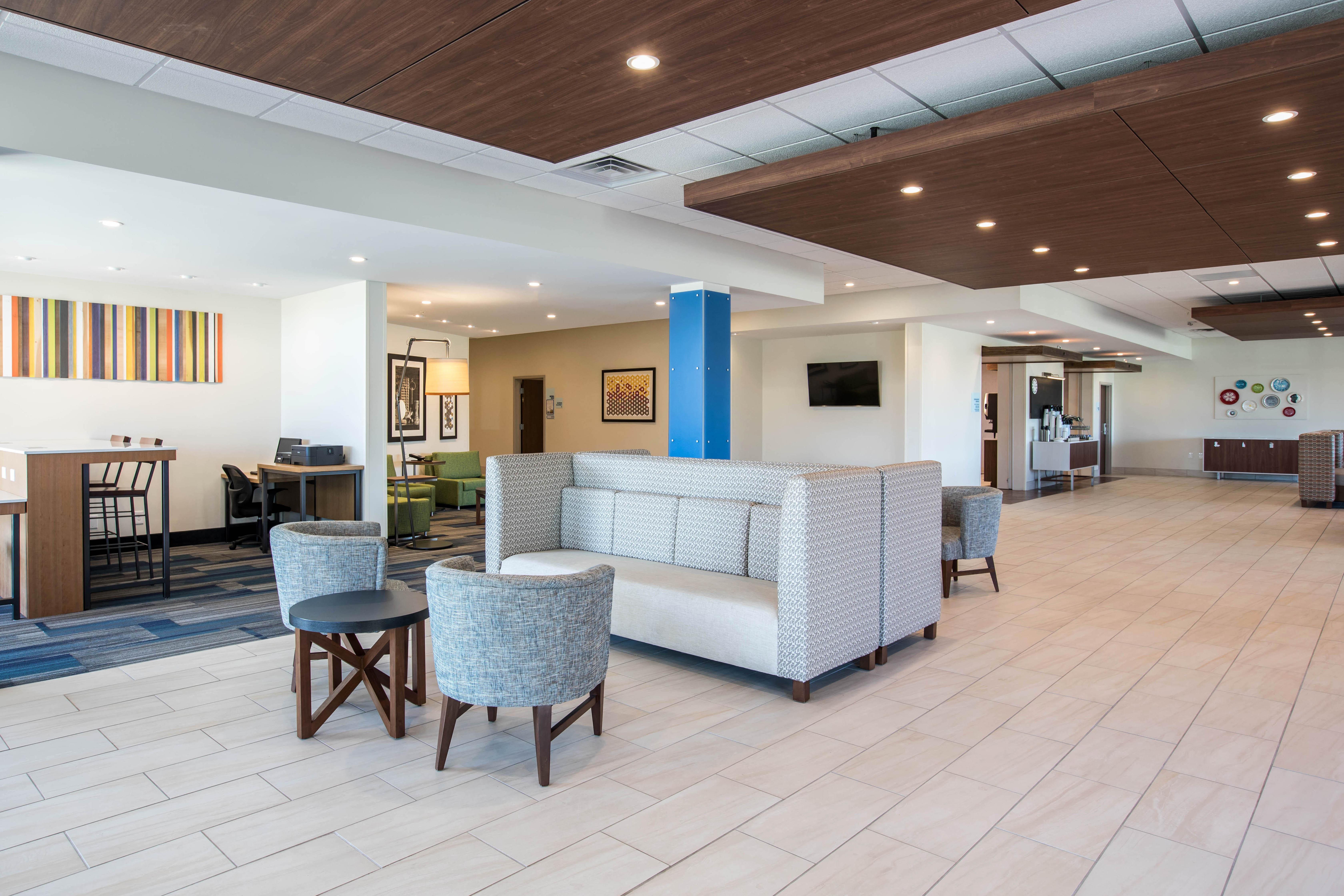 Holiday Inn Express & Suites Ludington By Ihg Exterior foto