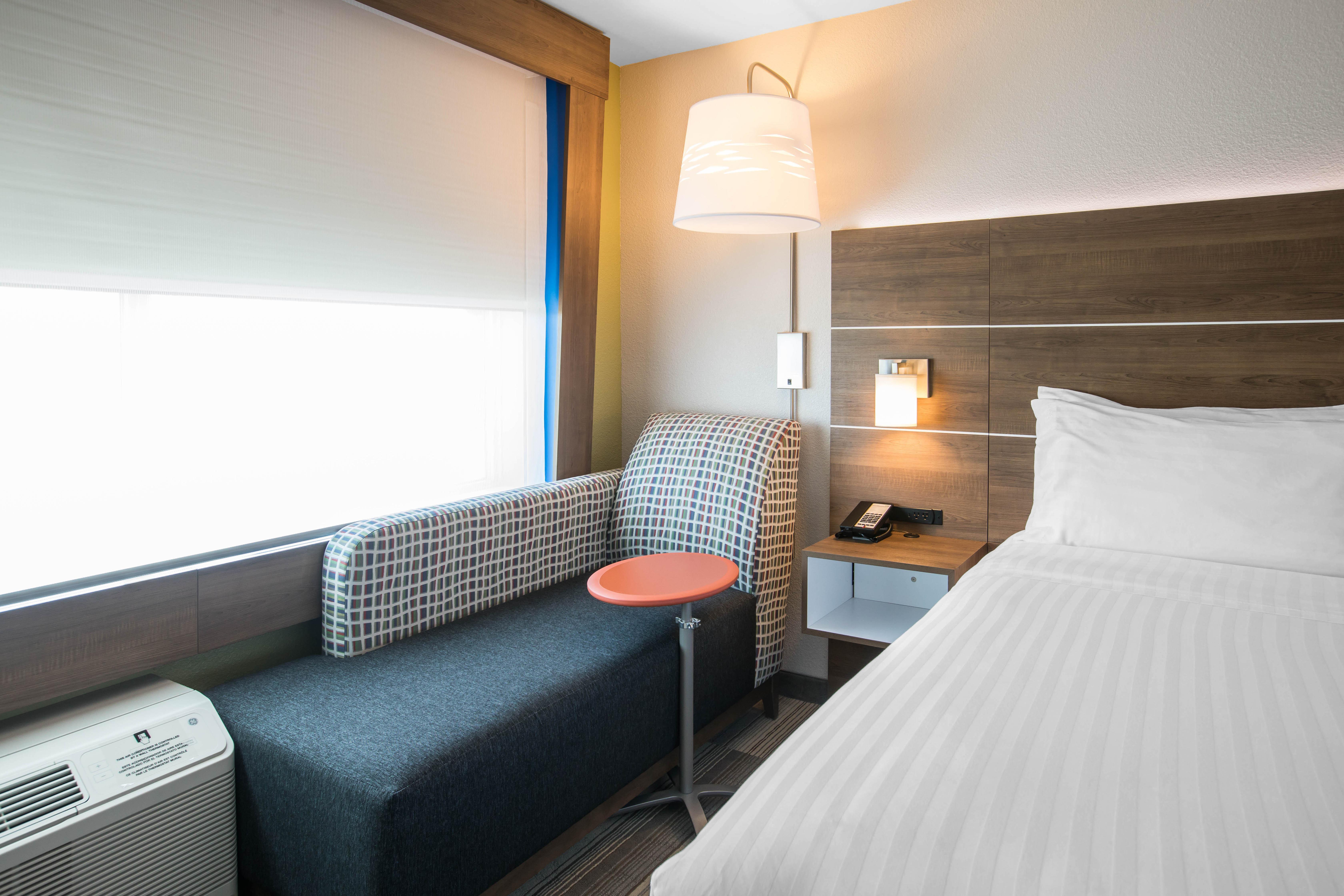Holiday Inn Express & Suites Ludington By Ihg Exterior foto