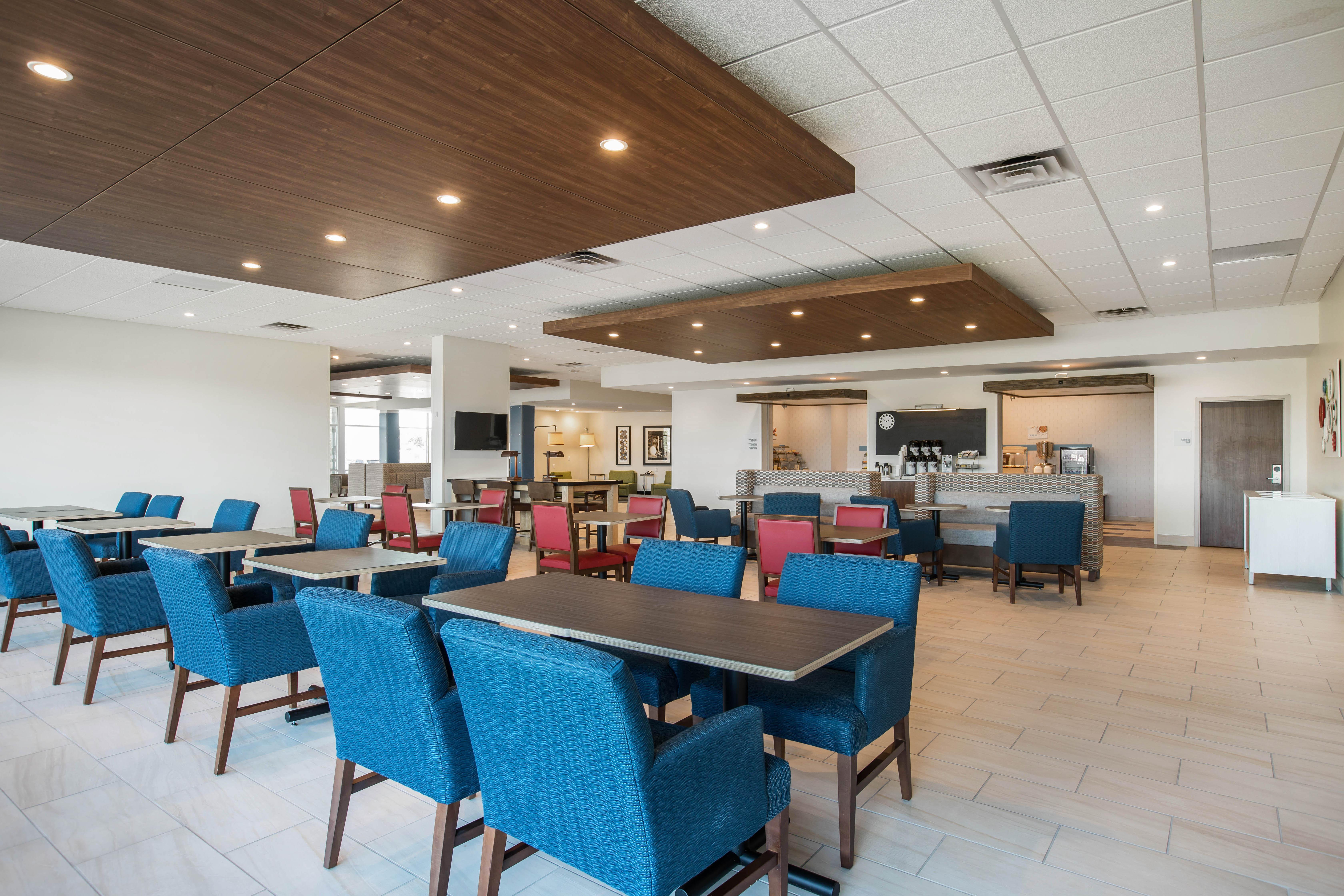 Holiday Inn Express & Suites Ludington By Ihg Exterior foto