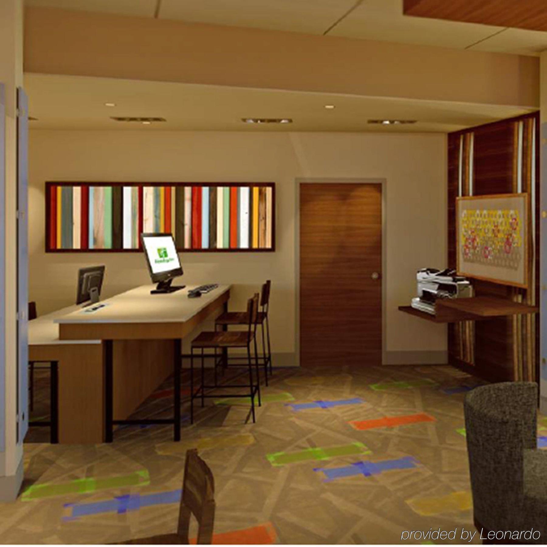 Holiday Inn Express & Suites Ludington By Ihg Exterior foto